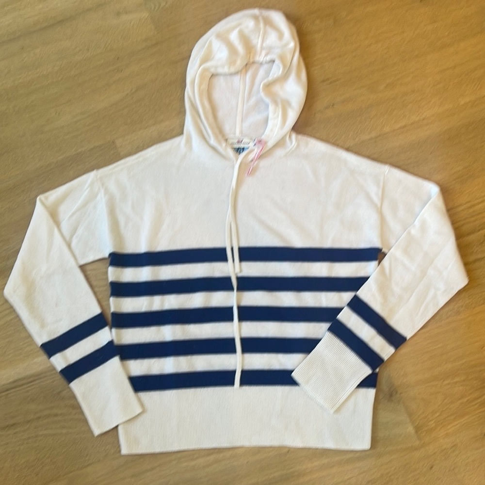 Vineyard Vines women’s wool/cashmere hoody sweater
